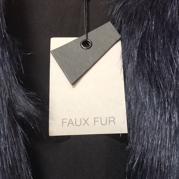 BNWT Decjuba Faux Fur Jacket Size Small With Hook Loops Black/Navy - Picture 3 of 5